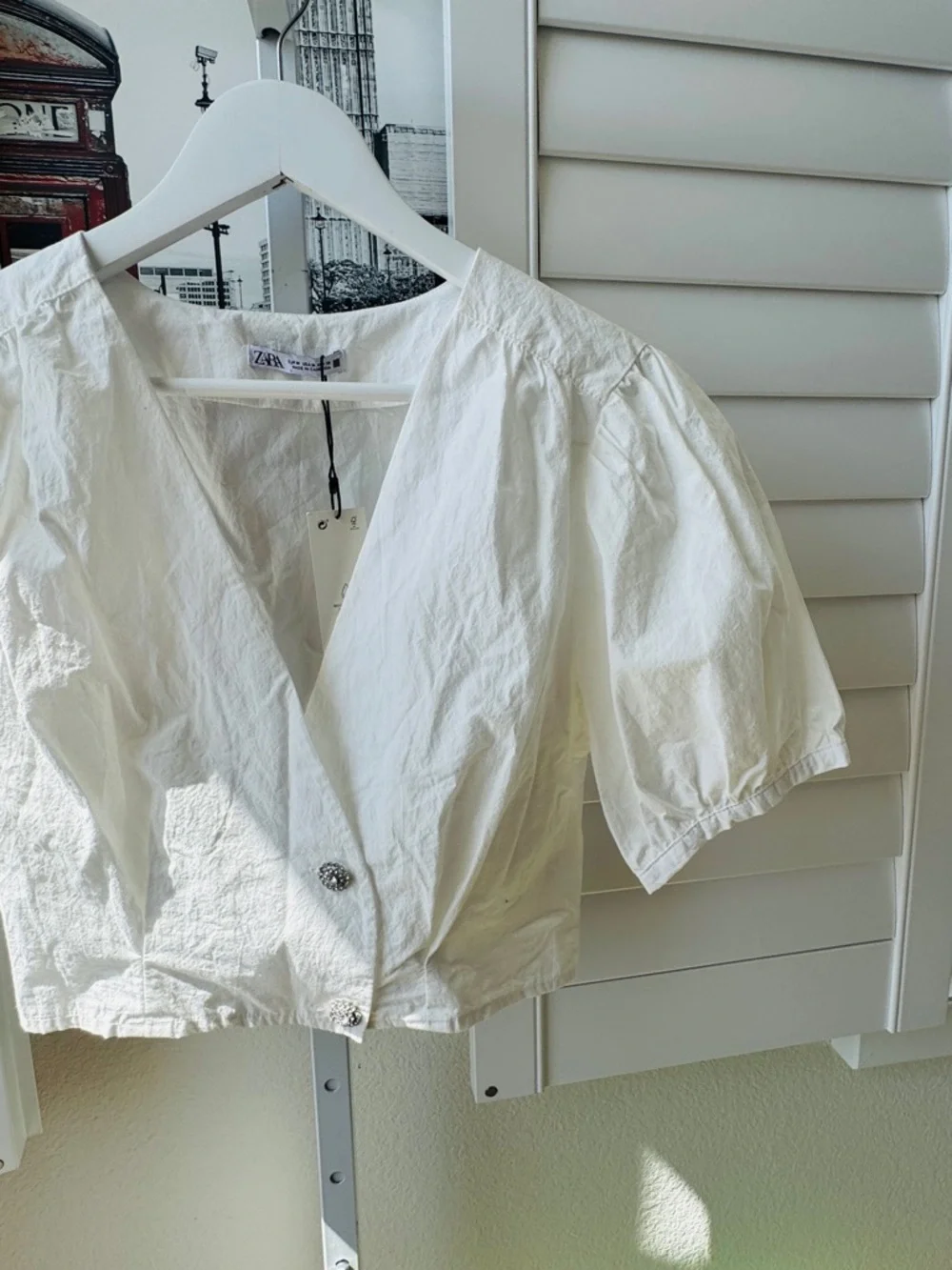ZARA White Puff-Sleeve Cropped Buttoned Top
